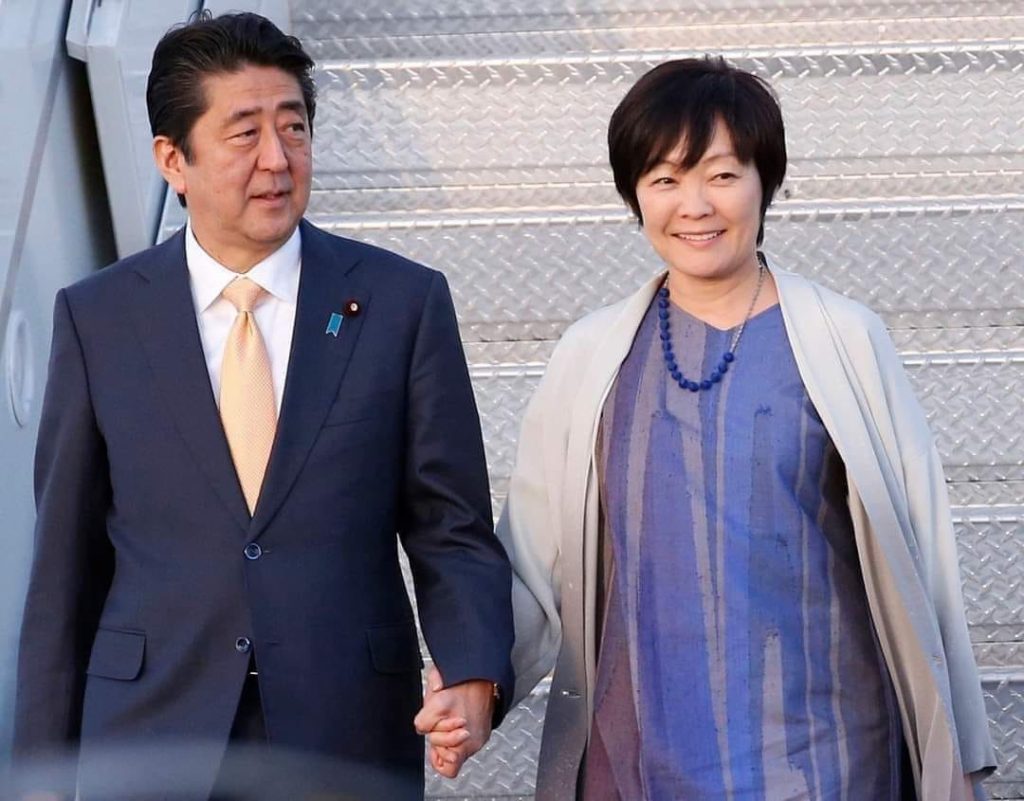 Hình ảnh cựu thủ tướng Shinzo Abe và một số nhà lãnh đạo thế giới