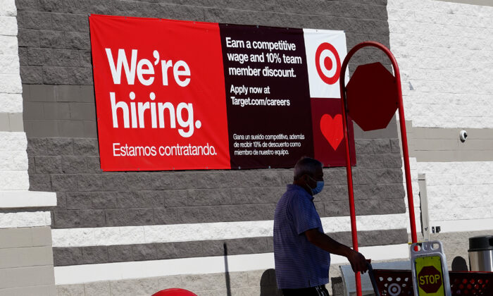 Kinh tế Hoa Kỳ có thêm 223.000 việc làm mới trong khi thị trường lao động tiếp tục chậm lại