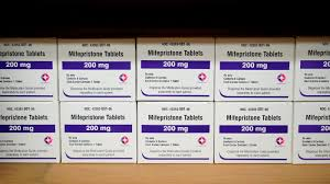 Thẩm phán liên bang chặn phê duyệt thuốc phá thai mifepristone