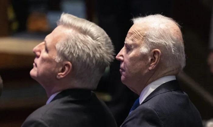 Những gì bên trong thỏa thuận về mức trần nợ của chủ tịch Hạ Viện McCarthy với TT Biden 