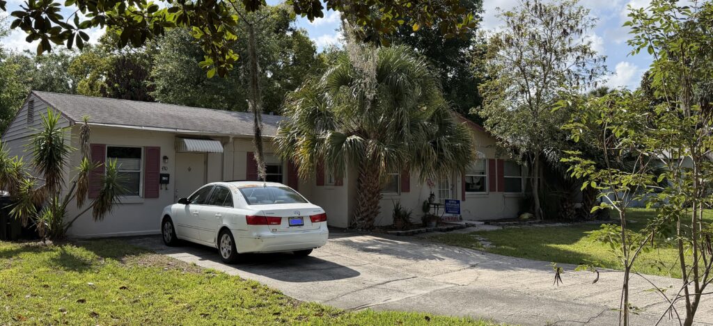 Nhà duplex đang cho thuê cần bán, gần downtown Orlando – Có tiềm năng đầu tư phát triển cao