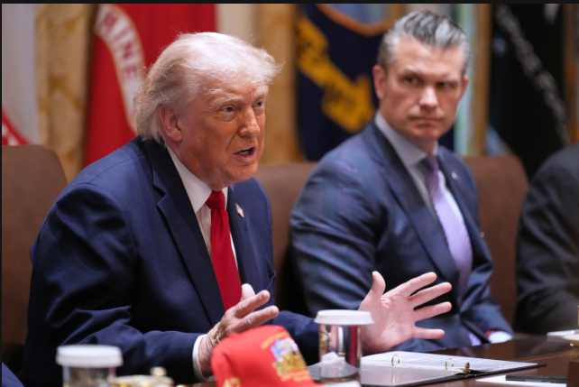 Mỹ và Iran tấn công nhau trong bối cảnh Trump vẫn giữ nguyên yêu cầu tối đa.