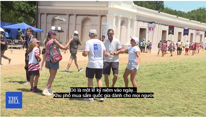 Ông Trump ca ngợi "màn trình diễn pháo hoa tuyệt vời nhất từ trước đến nay" sau bài phát biểu thứ 250 và sự chậm trễ do thời tiết.
