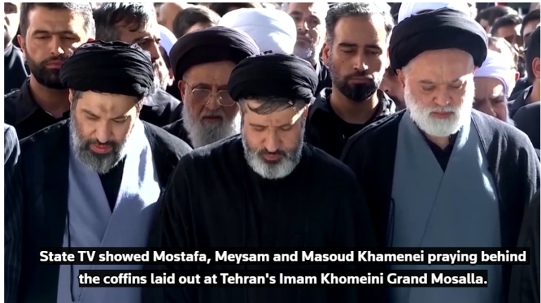 Trong khi người dân Iran đổ ra đường phố để tưởng niệm Khamenei, sự bất mãn vẫn âm ỉ.